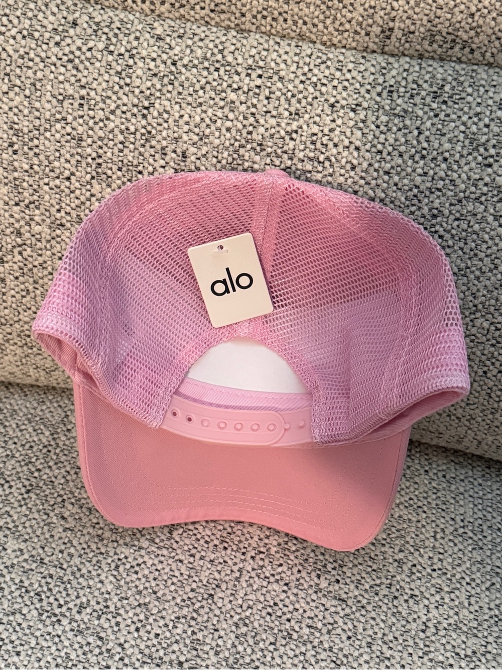ALO Yoga Pink Trucker Cap – Embroidered Logo - Picture 2 of 2